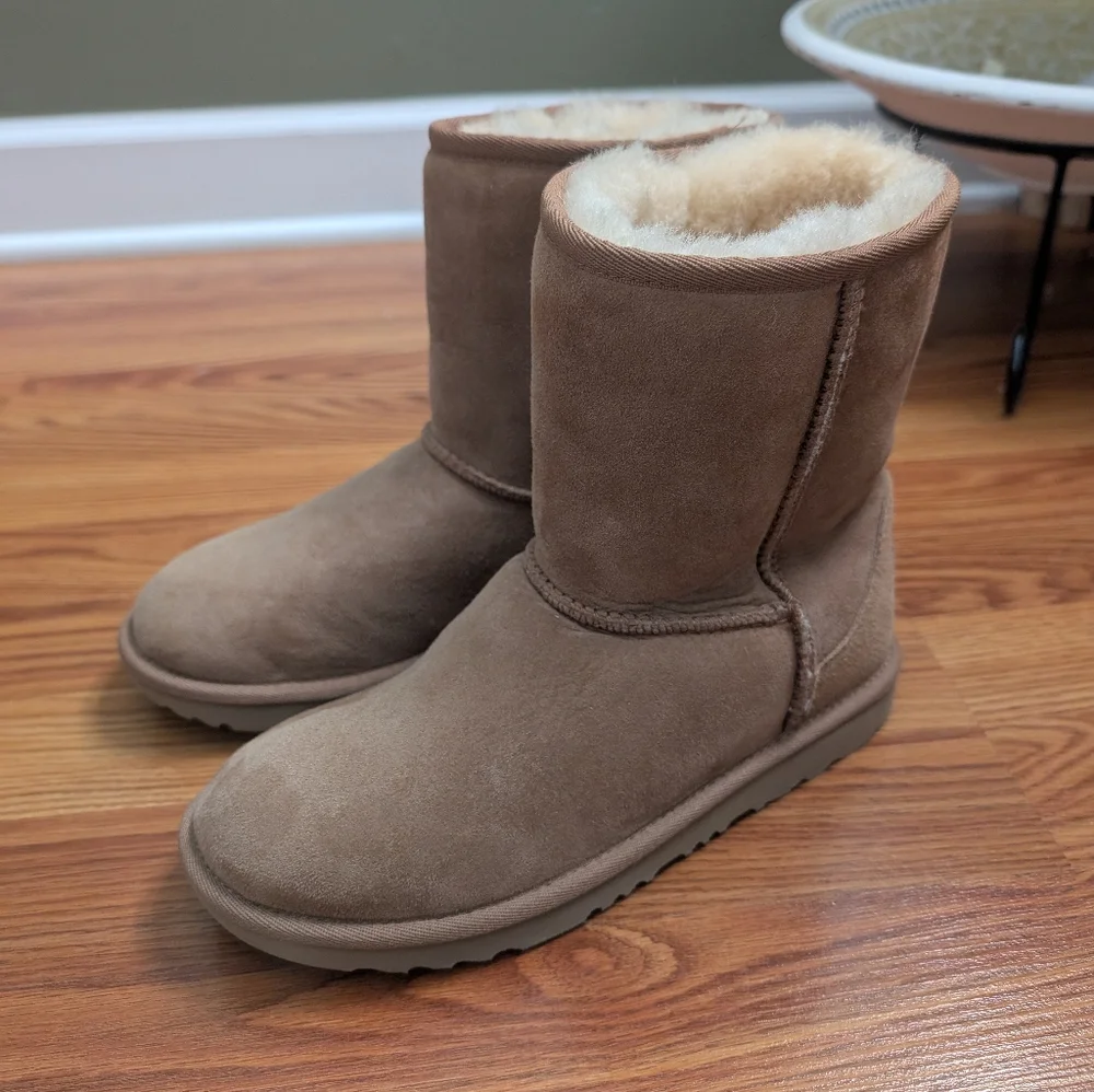UGG Classic Short II
